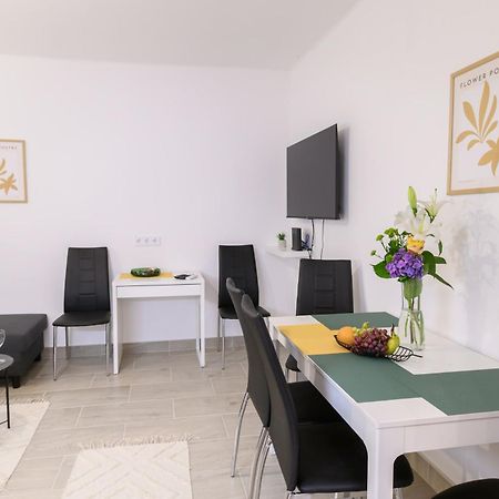 Zentrea Apartman Eger Luaran gambar